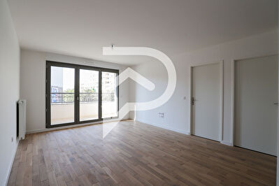 2 PIECES 45 m2 - BALCON - PARKING - IMMEUBLE RECENT -