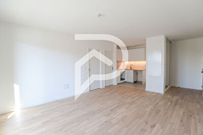 2 PIECES 45 m2 - BALCON - PARKING - IMMEUBLE RECENT -