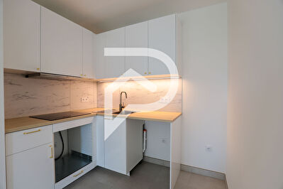 2 PIECES 45 m2 - BALCON - PARKING - IMMEUBLE RECENT -