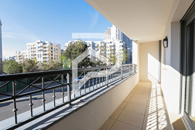2 PIECES 45 m2 - BALCON - PARKING - IMMEUBLE RECENT -
