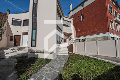 Maison Clamart 10 pièce(s) 218.59 m2
