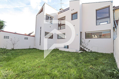 Maison Clamart 10 pièce(s) 218.59 m2