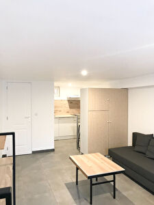 Studio 25m2  - moins de 2 minutes à pieds de la gare RER C Les Ardoines
