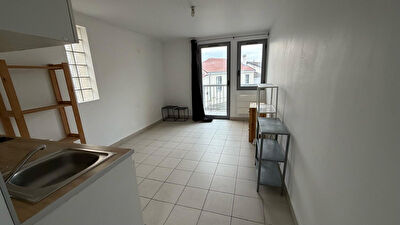 Studio avec balcon à VITRY-SUR-SEINE - 1min RER C Les Ardoines