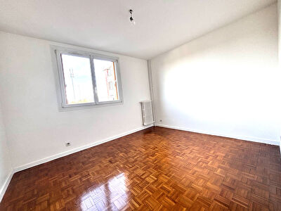 T3 de plus de 63m² - résidence sécurisée - stationnement