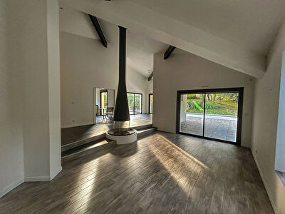 Maison d'architecte de 5 pièces 160 m2