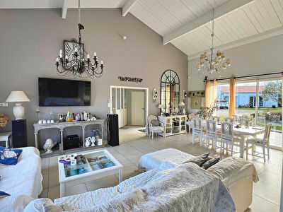 LAPEYROUSE FOSSAT  Villa  145m² & Appartement 60m²  2014 7 pièce(s) 