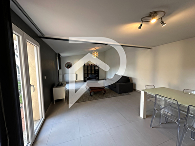 Maison 4 PIECES 102 M²