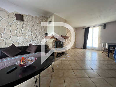 Pavillon familial 3 chambres avec jardin et garage.