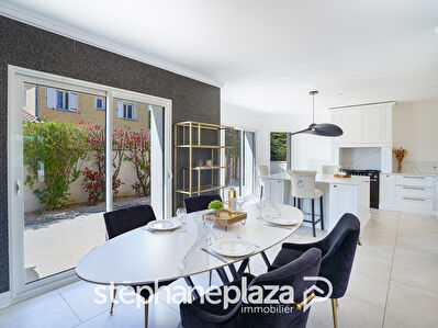 Maison Bagé Dommartin 7 pièces 214 m2