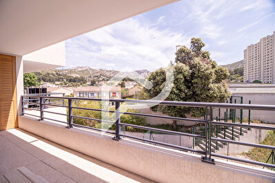 Magnifique T2 récent avec terrasse 22m2 au calme absolu !