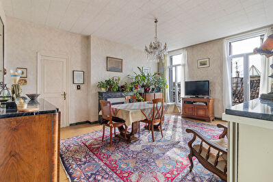 A VENDRE  APPARTEMENT DE 141 m2  + CHAMBRE DE BONNE - MARSEILLE - CENTRE 13001