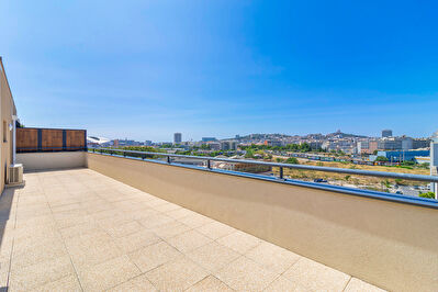 QRT LA CAPELETTE  - MARSEILLE 13010  - MAGNIFIQUE T3 pièce(s) 63.14 m2 + terrasse de 39m2 dernier étage ! + Parking
