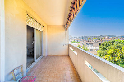 CHARMANT Appartement Marseille 3eme T3 avec Balcon , dressing et  boxe