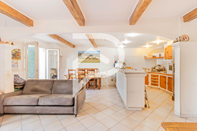 Maison 3 pièce(s) 85,66 m2 sur 190 m2 de terrain - 13005 Marseille