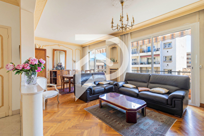 CASTELLANE - MARSEILLE 13006 - CHARMANT T3 AVEC BALCONS À VENDRE 76 m2 + Box