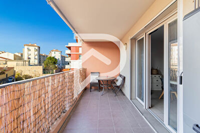 Appartement Marseille - 3 pièce(s) - 59,19 m2 - avec sa superbe terrasse de 10,83 m2