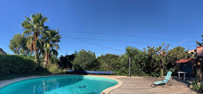 Maison 7 pièces 180 m2 sur 1800m2 parcelle avec piscine -13012