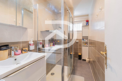 CASTELLANE - 13006 MARSEILLE - Magnifique T4 de 108 m2 rénové-  3 chambres