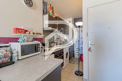 Beau T2 immeuble 2010 avec terrasse