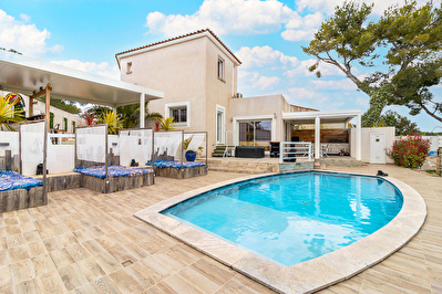 Maison contemporaine T5 rénovée avec piscine à Septèmes-les-Vallons