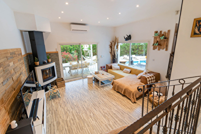 Maison contemporaine T5 rénovée avec piscine à Septèmes-les-Vallons