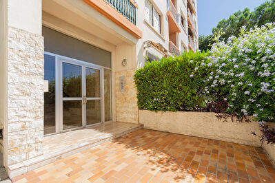 Spécial Investisseur , Appartement T2 à rénover avec fort potentiel -Marseille13