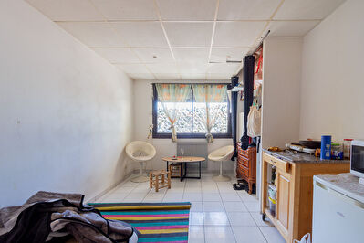 Spécial Investisseur , Appartement T2 à rénover avec fort potentiel -Marseille13