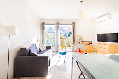 Appartement de type 1 - avec balcon et cave - Investisseur, coup de coeur assuré  Saint-Victor (7e)