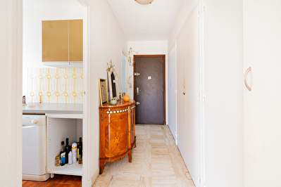 Appartement de type 1 - avec balcon et cave - Investisseur, coup de coeur assuré  Saint-Victor (7e)