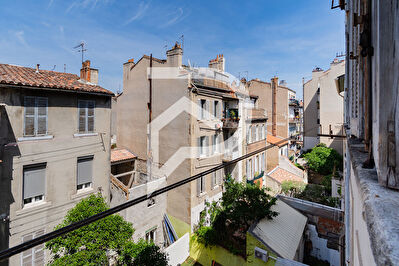 Appartement  Bd CHAVE  quartier  CAMAS  vue Notre Dame - T3  de 79 m2 avec  Cave , box  fermé  . Marseille 13005