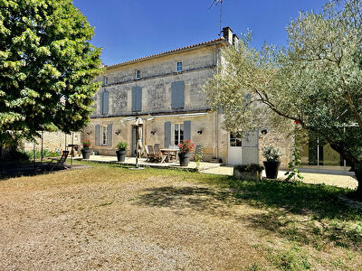 Maison Charentaise à Fleac 11 pièce(s) 308 m²
