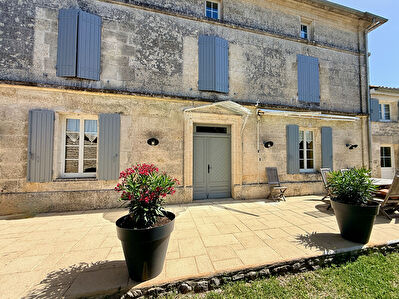 Maison  Charentaise à Fleac 11 pièce(s) 308 m²