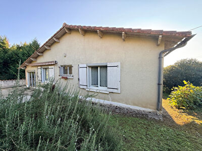 Maison La Rochefoucauld En Angoumois 88m2 5 pièce(s)