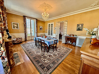 Maison Voeuil et Giget 360 m2 10 pièces
