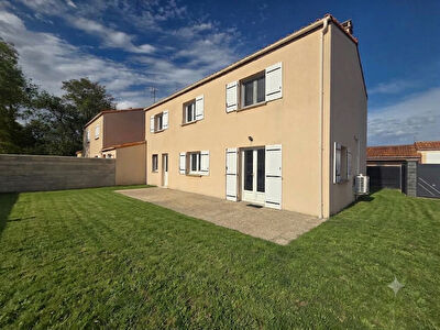 Maison Ruelle Sur Touvre 6 pièce(s) 151 m2