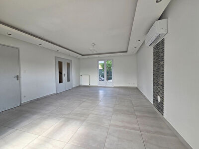 Maison Ruelle Sur Touvre 6 pièce(s) 151 m2