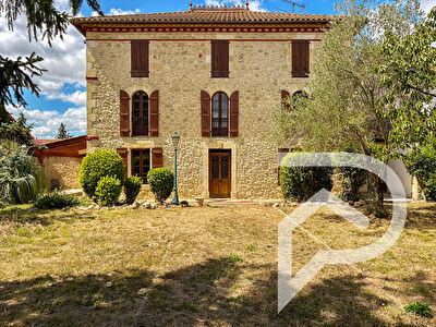 À découvrir à Pavie : une bâtisse ancienne pleine de charme et de potentiel