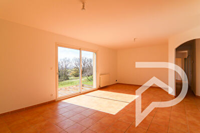Maison de plain-pied de 104 m2 avec sous sol total