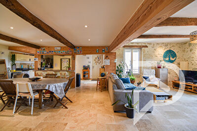 Maison de caractère avec vue dominante dans un village dynamique entre Auch et Fleurance