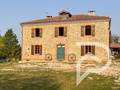 Maison Gasconne au coeur de la campagne Gersoise
