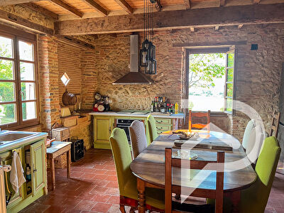 Maison Gasconne au coeur de la campagne Gersoise