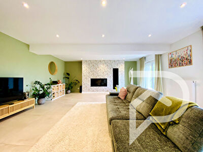 Maison de plain-pied- 260m2 de garage - grand jardin plat