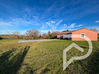 Maison de 2018 de plain pied -  grand jardin et piscine - proche centre ville