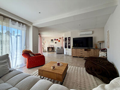 Maison Laudun l'Ardoise - 6 pièces - 300 m² avec gîte.