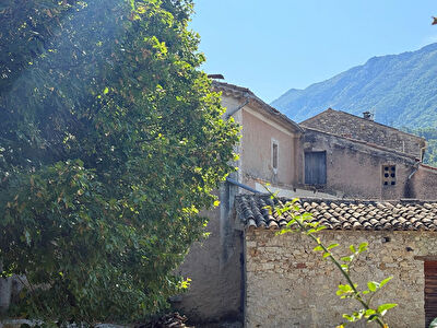 Maison à rénover Pierrelongue - 6 pièces -127 m²