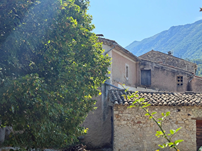 Maison à rénover Pierrelongue - 6 pièces -127 m²