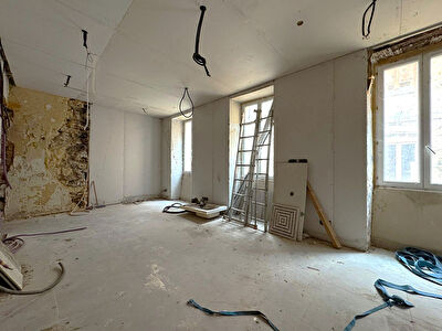 Immeuble Bagnols sur Cèze - 4 niveaux - 105 m²