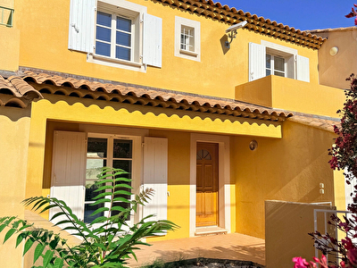 Maison Bouchet - 4 pièces - 93m² avec garage, parking privé et cour