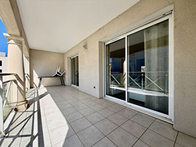 Appartement Bagnols Sur Ceze - 3 pièces - 73 m²